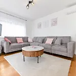 Lo-lo Apartman *