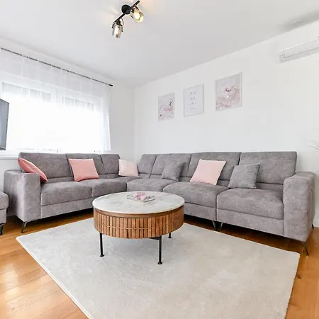 Lo-lo Appartement *