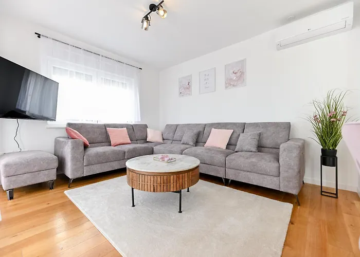 Lo-lo Апартаменты *