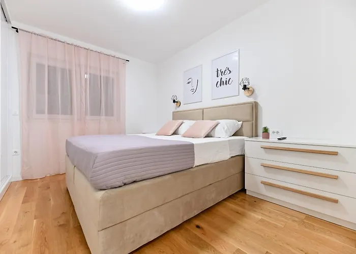 Lo-lo Апартаменты *